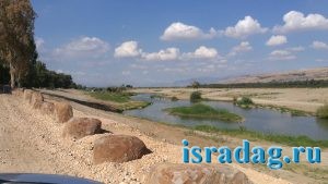 Израиль. Октябрь 2017. Река Иордан - бесплатное место для рыбалки возле Most Pkak - гешер пкак - островки